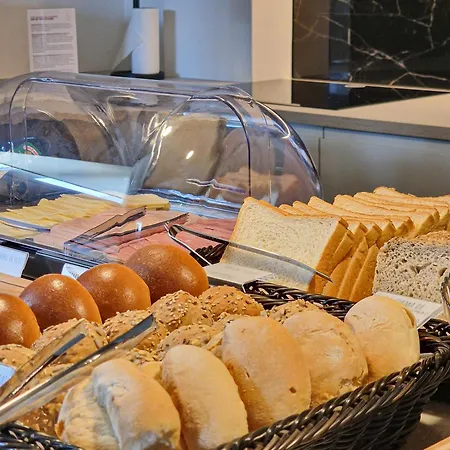 Monturi Hostal Ponta Delgada